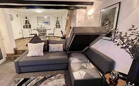 Tollgate House - Luxury Cozy Cottage - Huge Hot Tub - Alton Towers