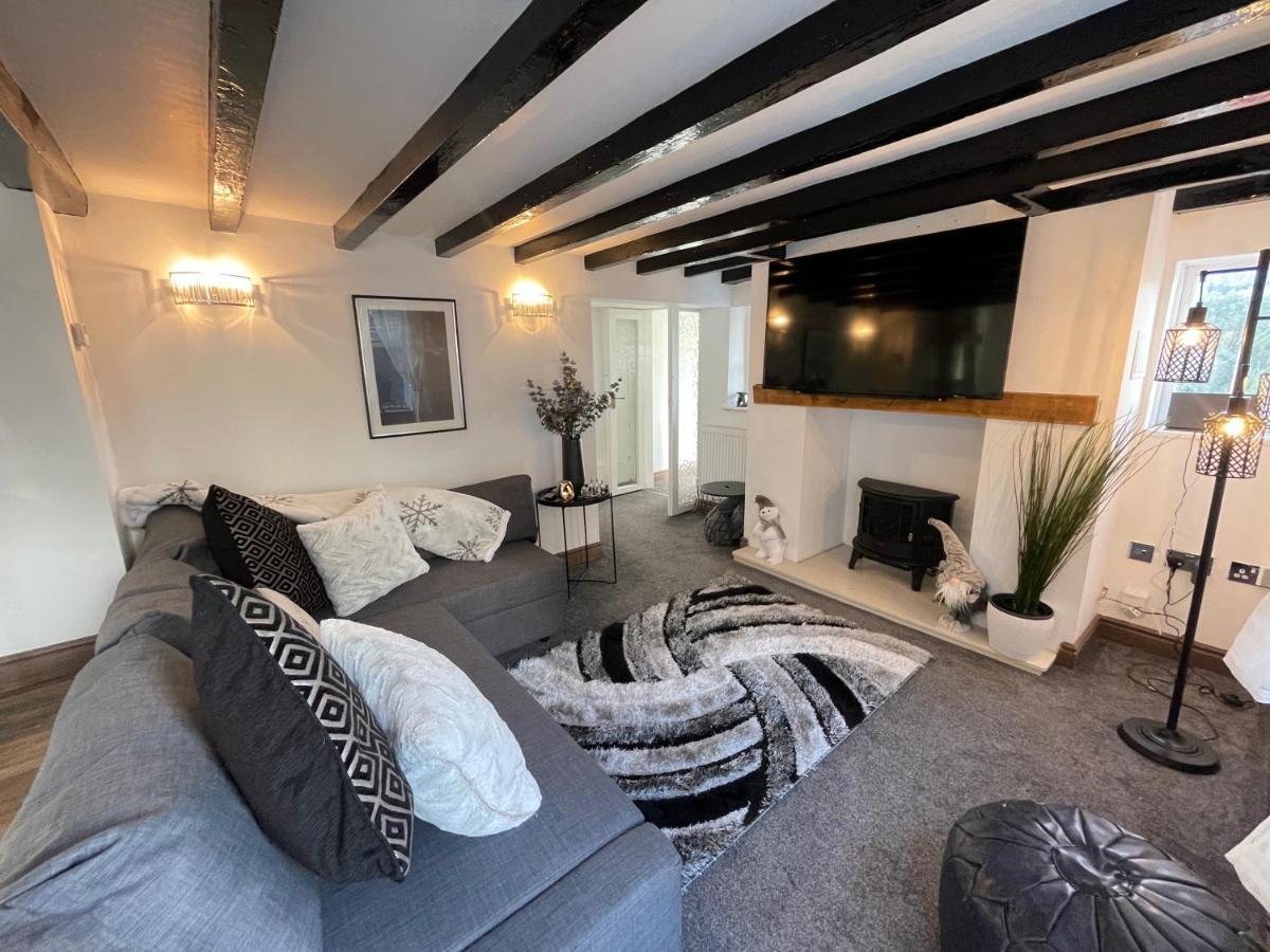 Tollgate House - Luxury Cozy Cottage - Huge Hot Tub - Alton Towers Cheadle  Zewnętrze zdjęcie