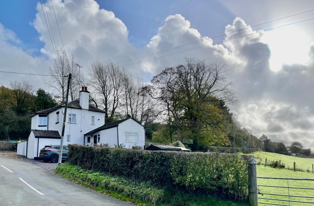 Tollgate House - Luxury Cozy Cottage - Huge Hot Tub - Alton Towers Cheadle  Zewnętrze zdjęcie