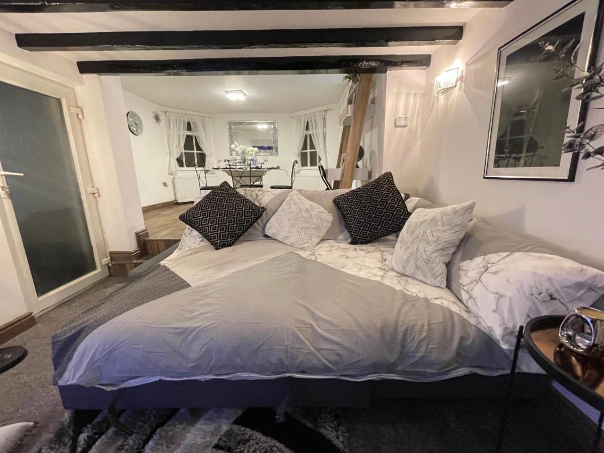 Tollgate House - Luxury Cozy Cottage - Huge Hot Tub - Alton Towers Cheadle  Zewnętrze zdjęcie