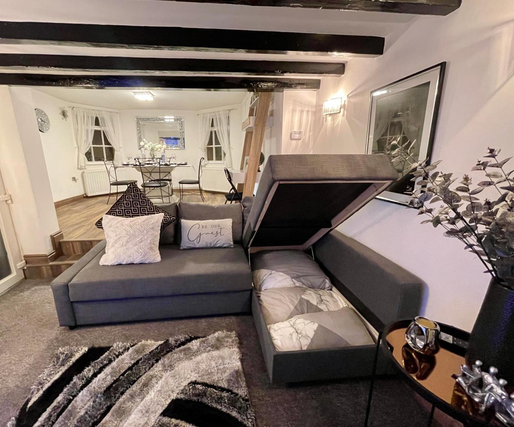 Tollgate House - Luxury Cozy Cottage - Huge Hot Tub - Alton Towers Cheadle  Zewnętrze zdjęcie