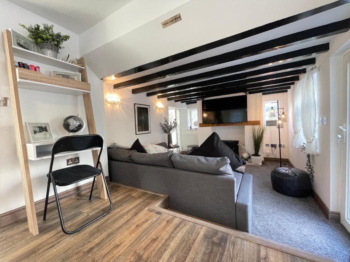 Tollgate House - Luxury Cozy Cottage - Huge Hot Tub - Alton Towers Cheadle  Zewnętrze zdjęcie