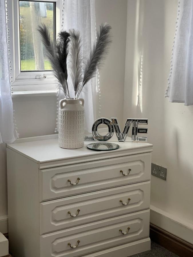 Tollgate House - Luxury Cozy Cottage - Huge Hot Tub - Alton Towers Cheadle  Zewnętrze zdjęcie