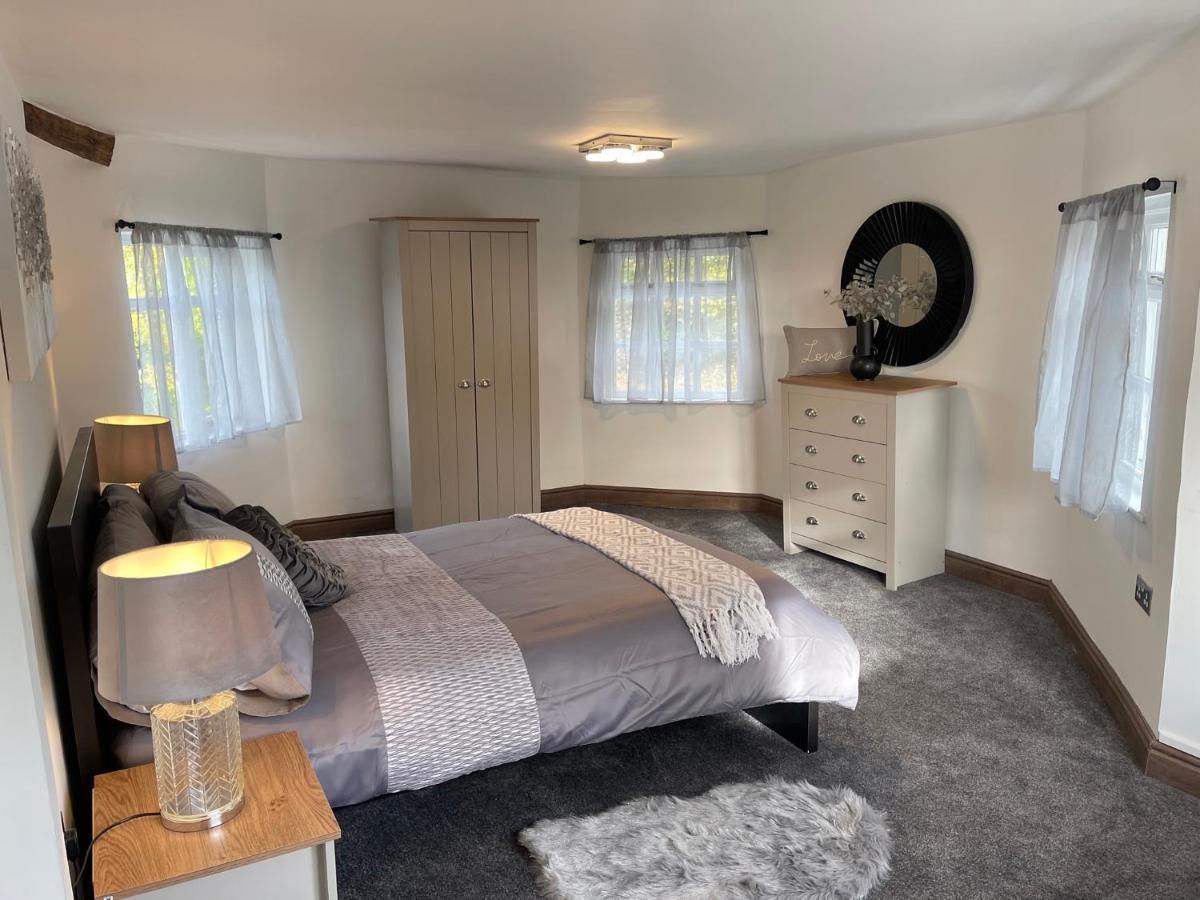Tollgate House - Luxury Cozy Cottage - Huge Hot Tub - Alton Towers Cheadle  Zewnętrze zdjęcie