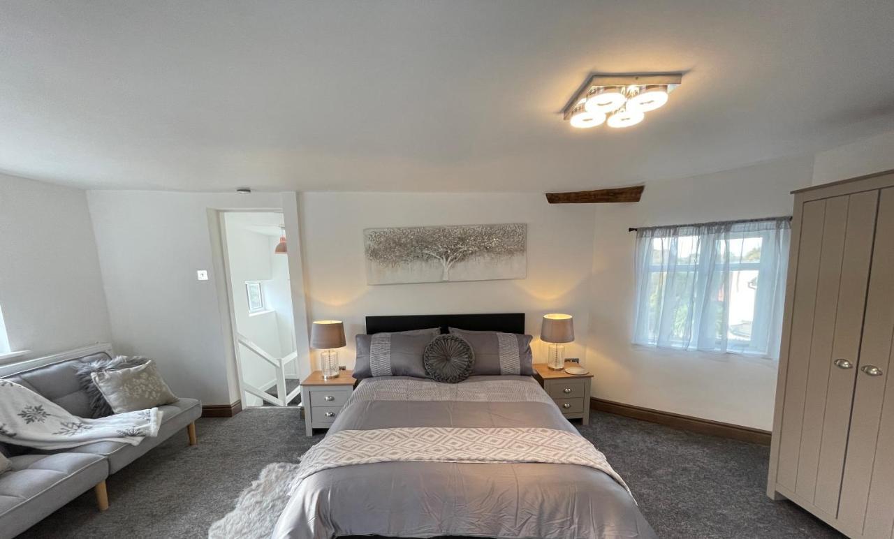 Tollgate House - Luxury Cozy Cottage - Huge Hot Tub - Alton Towers Cheadle  Zewnętrze zdjęcie