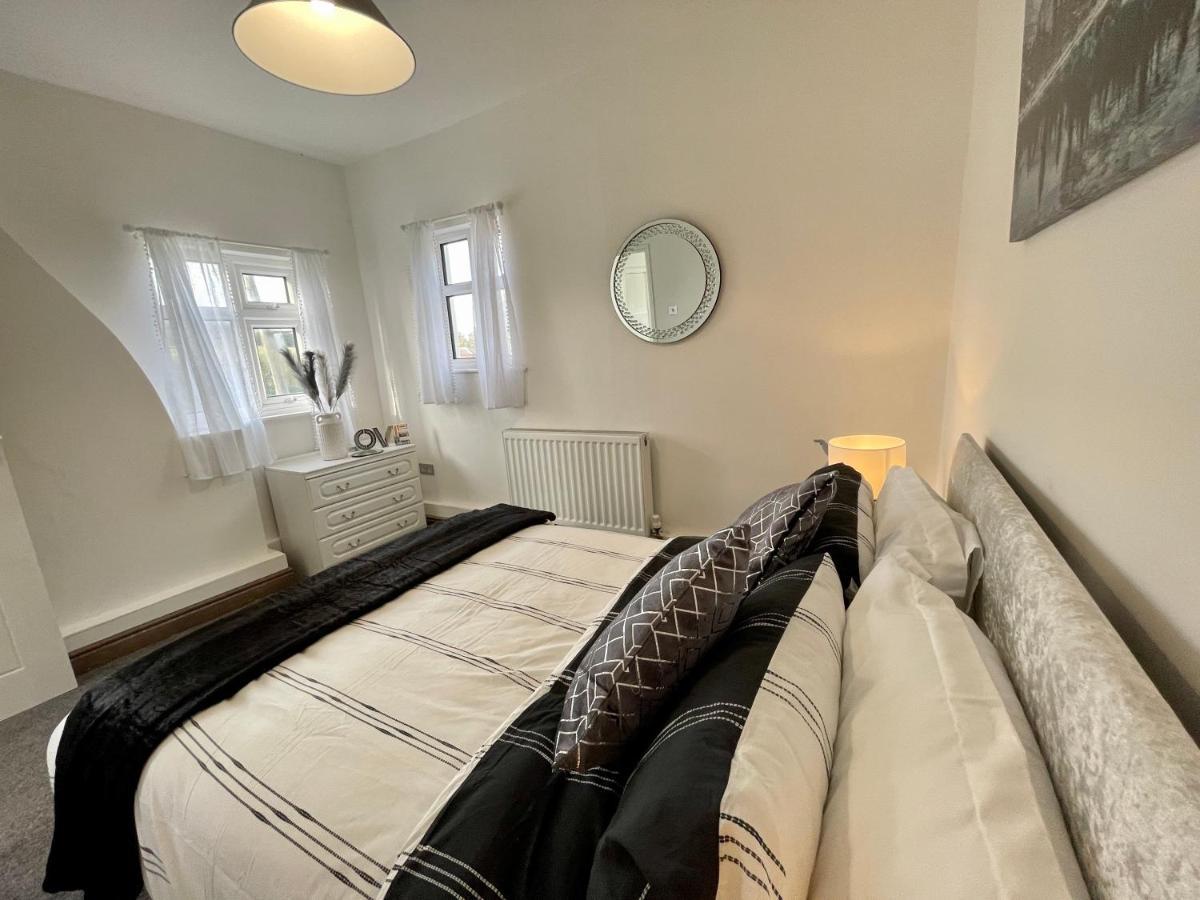 Tollgate House - Luxury Cozy Cottage - Huge Hot Tub - Alton Towers Cheadle  Zewnętrze zdjęcie