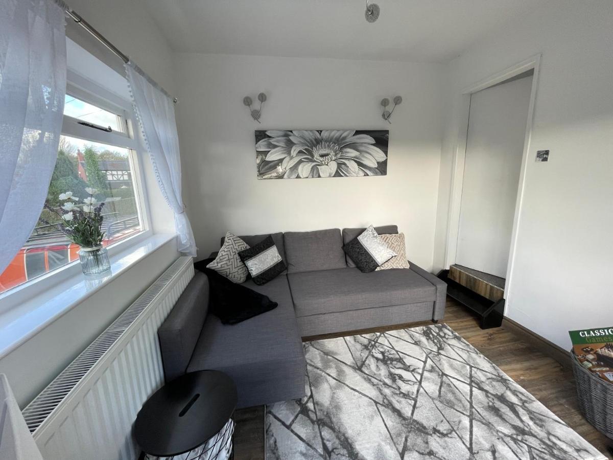 Tollgate House - Luxury Cozy Cottage - Huge Hot Tub - Alton Towers Cheadle  Zewnętrze zdjęcie